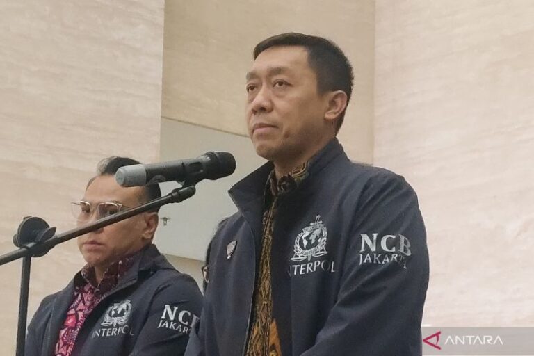 Polri: Proses Asesmen Interpol Untuk Red Notice Riza Chalid dan Jurist Tan
