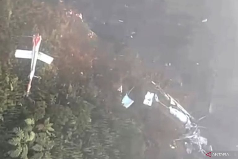 Helikopter PK-IWS Jatuh Ditemukan di Pegunungan Papua Tengah