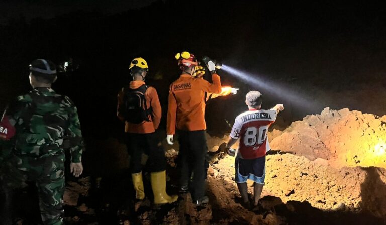 Longsor di Majenang Akibatkan Dua Korban Jiwa dan 21 Tertimbun