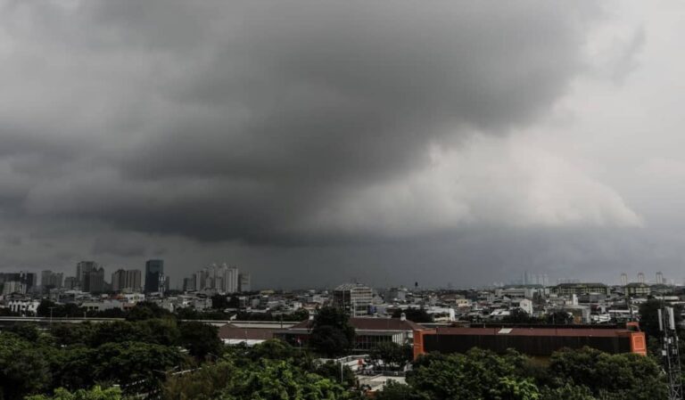 Cuaca Hari Ini: Hujan Lebat Diprediksi di Sumatra dan Jatim