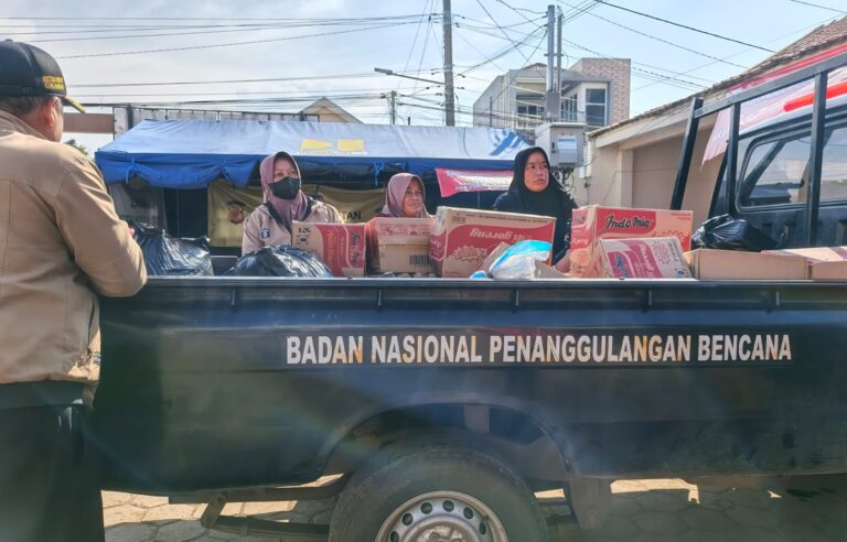 Pengungsi Longsor Pasirlangu Kembali ke Rumah Mereka