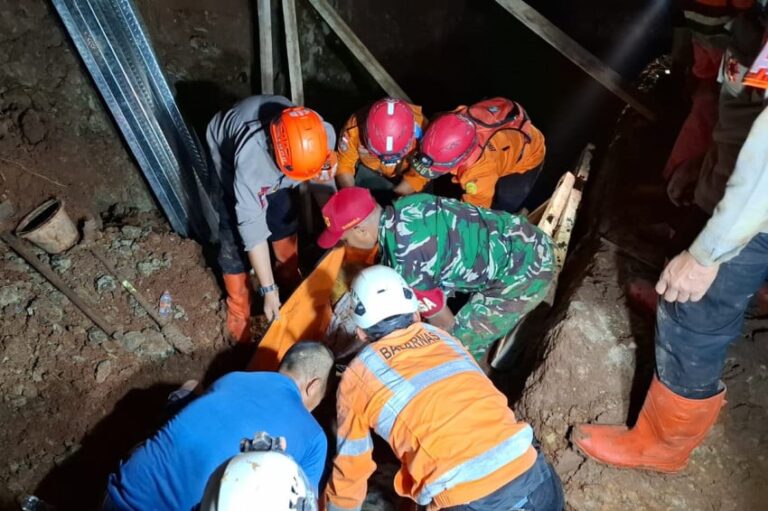 Empat Korban Tewas akibat Longsor di Jatinangor Sumedang