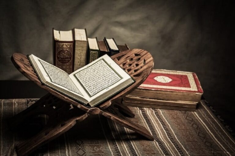 Baca 100 Ayat Al Quran Malam Hari, Pahala Setara Salat Sunnah