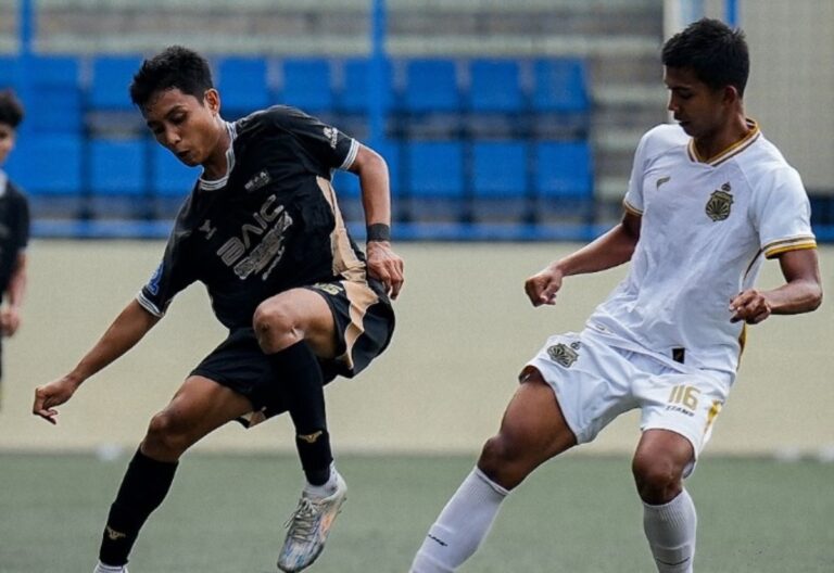 Dewa United Siap Bawa Kasus Tendangan Kungfu Fadly ke Hukum
