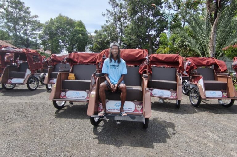 Becak Listrik dari Prabowo, Suhadi Akhirnya Punya Becak Pribadi