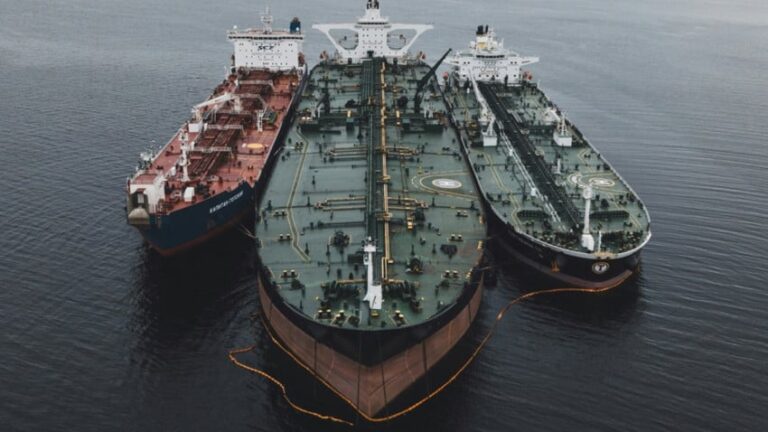 Dua Tanker Iran Sukses Lewati Blokade AS, Bawa 4 Juta Barel Minyak
