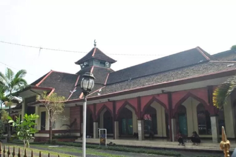 Jadwal Salat dan Imsakiyah Bandung Hari Ini, 27 Ramadan 1447 H