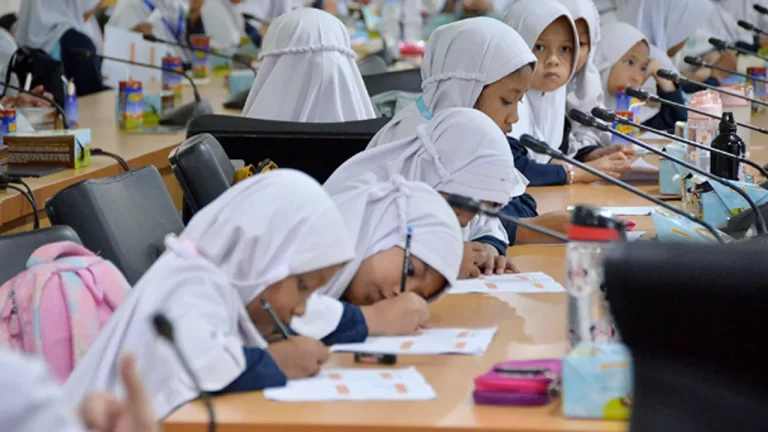 Pemprov DKI Uji Coba Sekolah Swasta Gratis untuk Siswa Miskin
