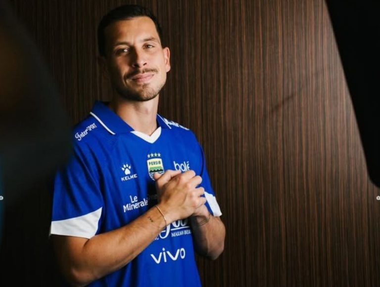Thom Haye Tinggalkan Eropa dan Bergabung dengan Persib Bandung